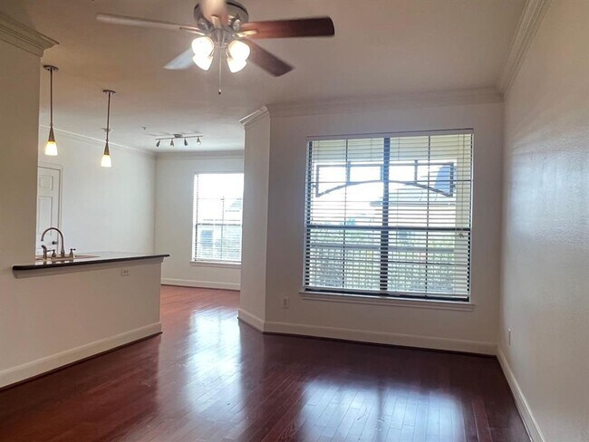 Building Photo - ** Get $500 off your move-in costs! Valid for new leases with a start date in 2025 **