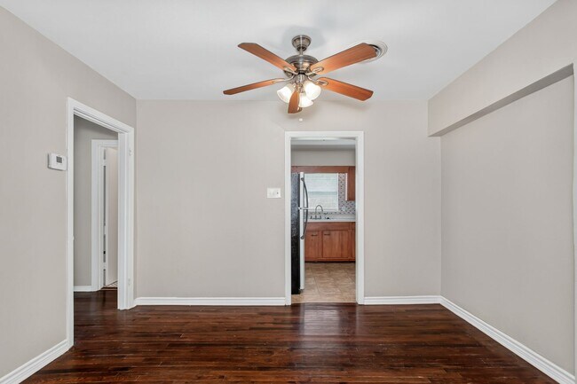 Building Photo - 2 Bedroom, 1 Bath House in Casa View!