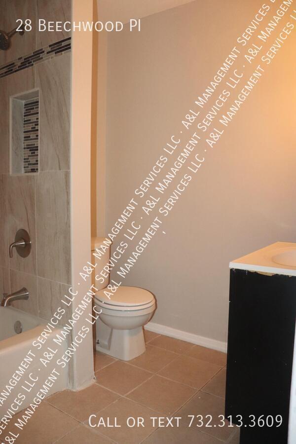 Building Photo - 28 Beechwood Pl