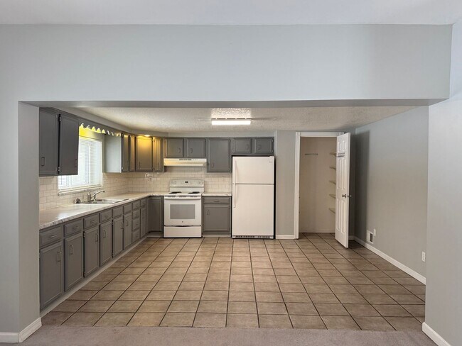 Building Photo - Austin - 10016/10020