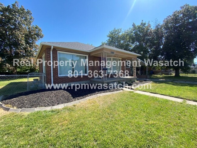 Building Photo - Come Take a Look at This Beautiful 4 Bedro...
