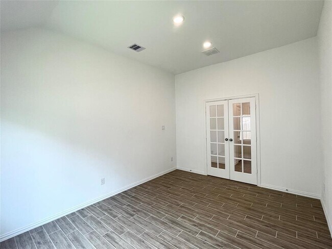 Building Photo - 2243 Rustboro Dr
