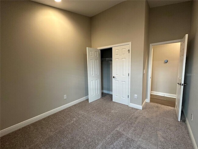 Building Photo - 12569 Oak Hill Way