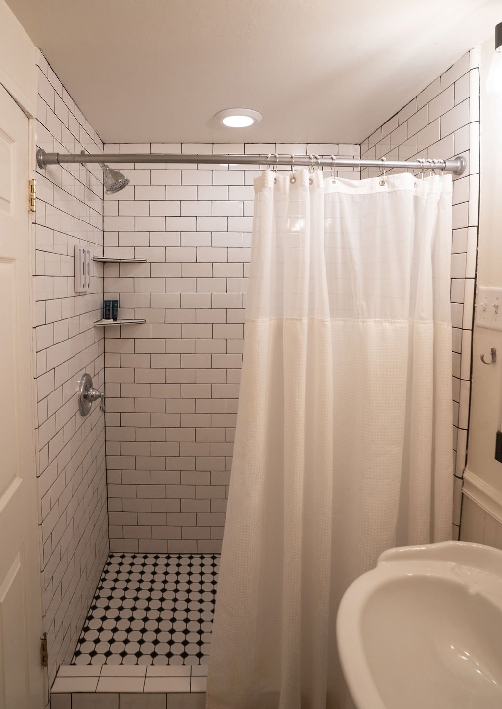 Building Photo - 112 E 16th St