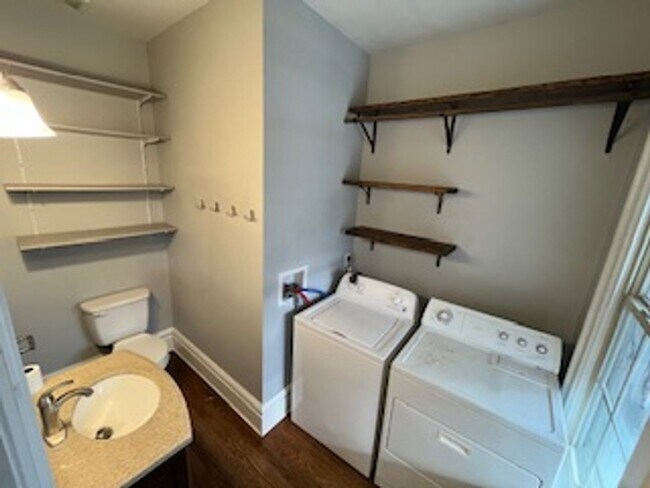 Building Photo - 3 bedroom 1.5 bath one block from Franklin Conservatory