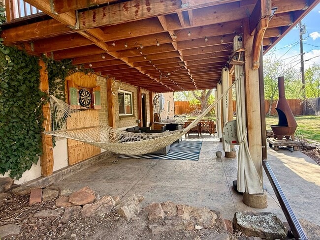 Building Photo - Sprawling 6 BR 4 BA Applewood Paradise - Live in Luxury with this Entertainer's Dream!