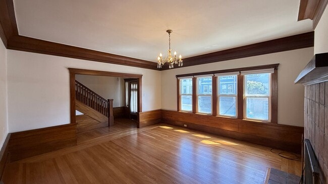 Building Photo - DREAM HOME! Spacious 3 BR + Sunroom/ 1.5 BA  in the Richmond area- AMSI