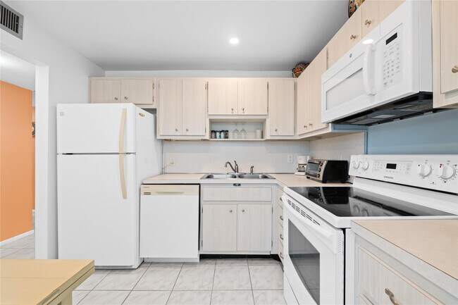 Building Photo - 201 N Ocean Blvd