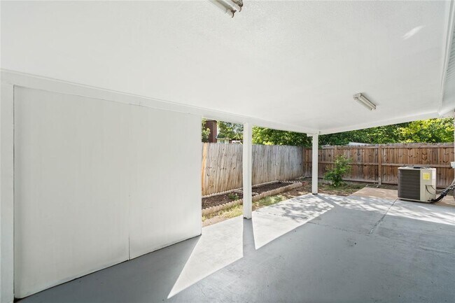 Building Photo - 809 Betterman Dr