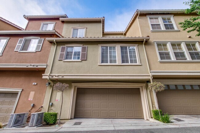 Building Photo - Modern Communication Hill Townhome | Panoramic Mountain Views