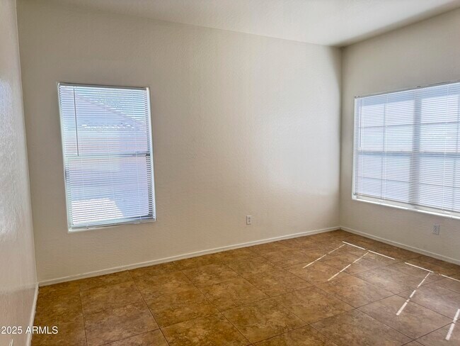 Building Photo - 33433 N Madison Way Dr