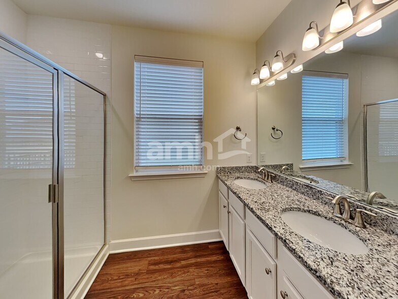 Building Photo - 413 Bluewater Dr