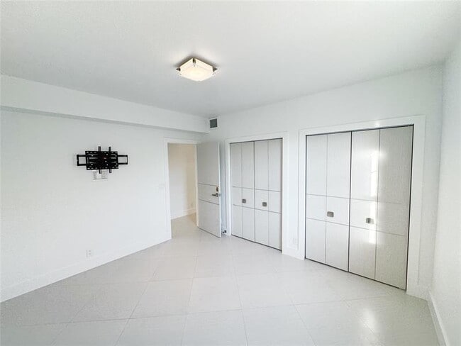 Building Photo - 1549 Barcelona Way