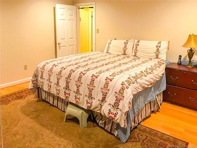 Building Photo - 431 Glenbrook Rd