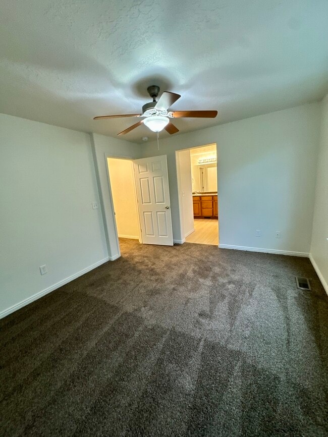 Building Photo - Your Next Home Awaits!