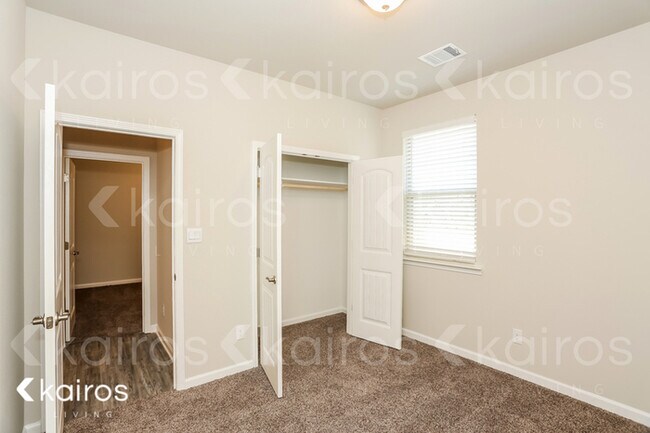 Building Photo - 6521 Tiger Pointe Dr.