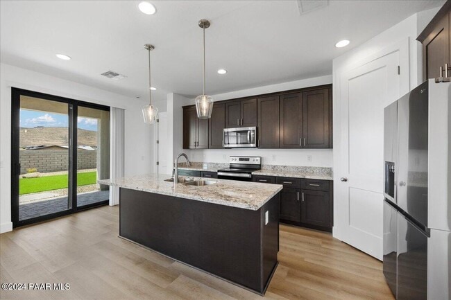 Building Photo - 5985 Finch Pl