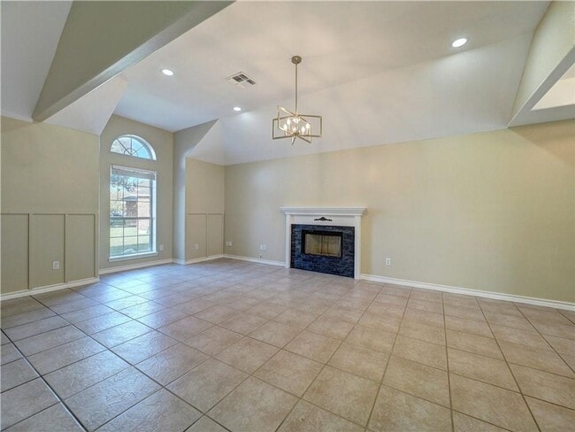 Building Photo - 3 bedroom 3 bath house