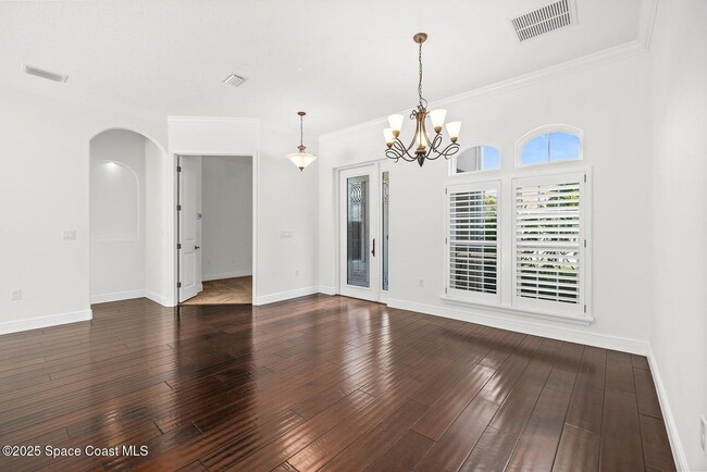 Building Photo - 1837 Croghan Dr