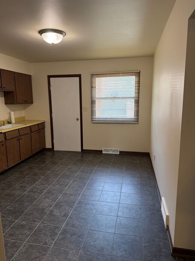 Building Photo - 2406 Skeels Ave
