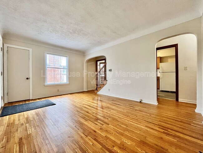 Building Photo - 1656 Fremont Ave NW