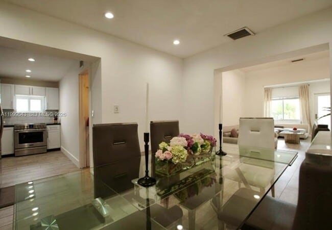 Building Photo - 3675 SW 26th St