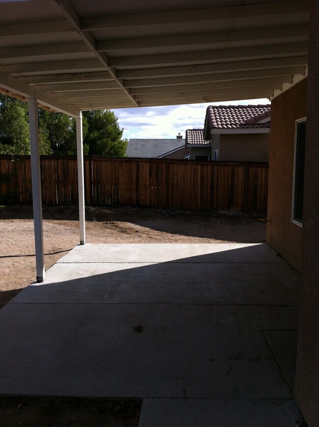 Building Photo - Beautiful 4 bedroom home in Eagle Ranch!