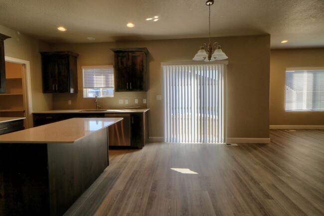 Building Photo - Beautiful new build in Spanish Fork