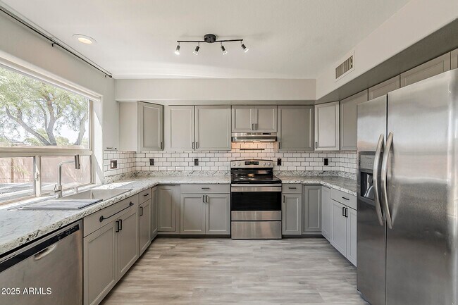 Building Photo - 21928 N Braden Rd