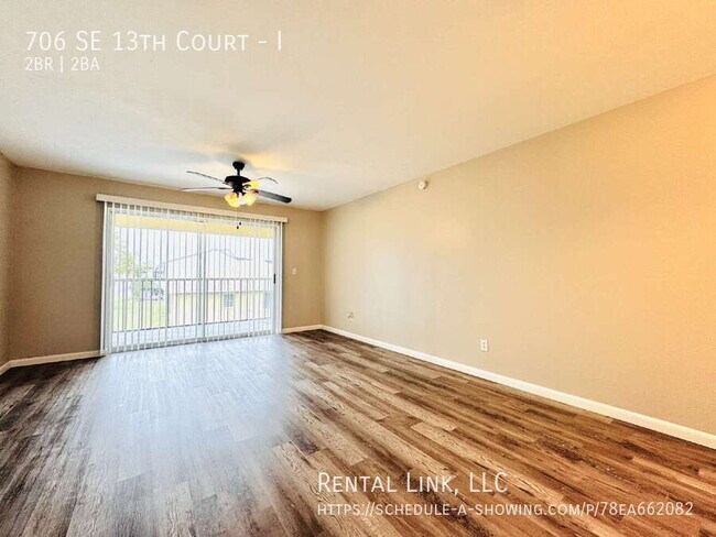 Building Photo - 706 SE 13th Ct