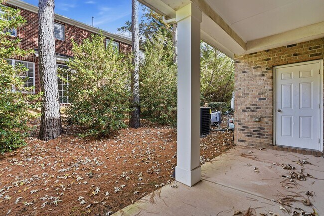 Building Photo - ABSOLUTELY GEORGOUS 2 STORY TOWNHOUSE IN CARY