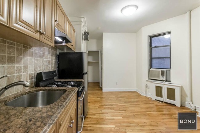 Building Photo - 341 E 76th St