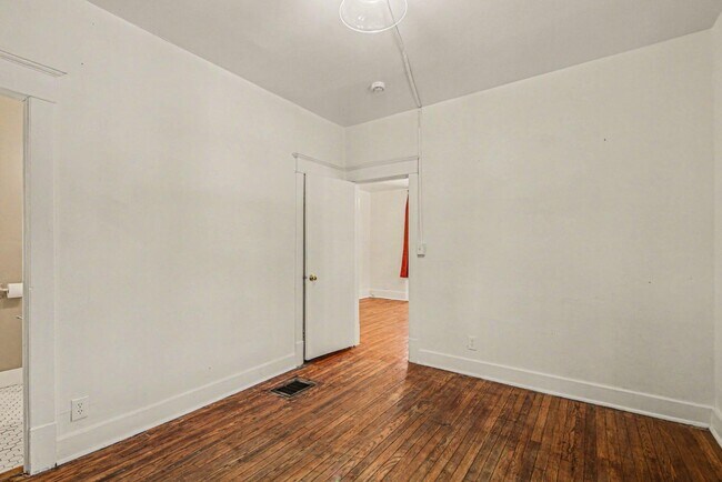 Building Photo - 1412 Sherman St SE