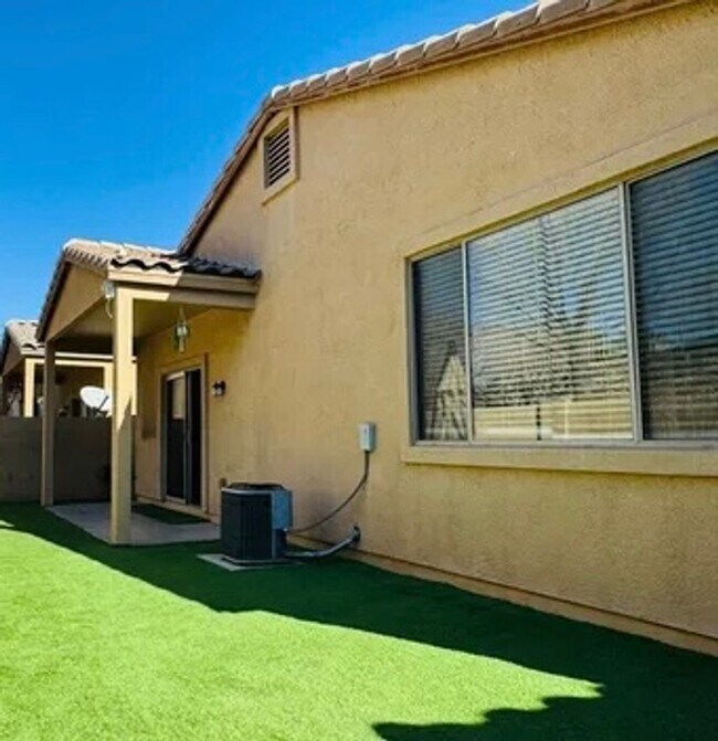 Building Photo - 3 Bed 2 Bath Available Now!! Contact Property Pros Property Management for more details