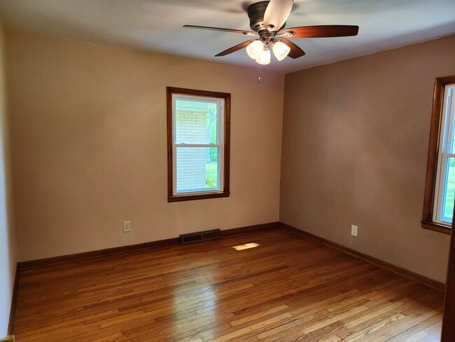 Building Photo - 6618 South Dr