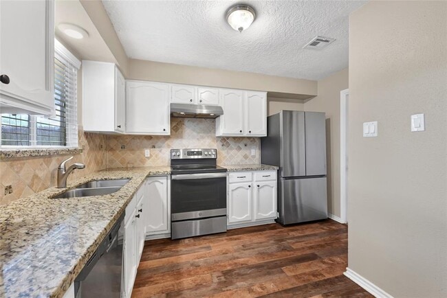Building Photo - 10007 Oakmont Dr