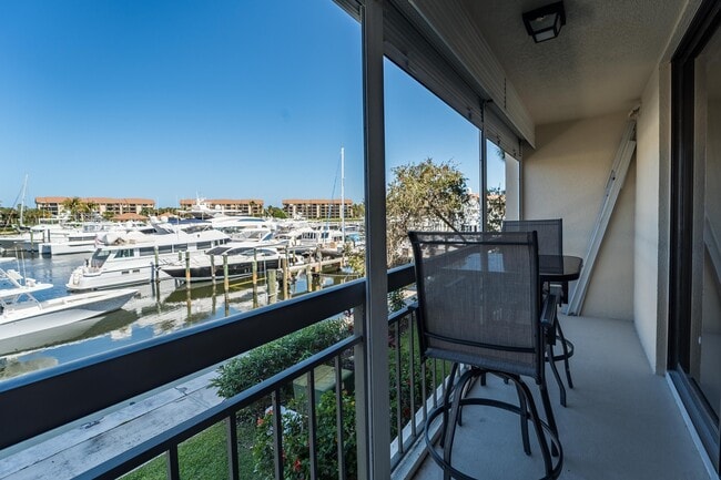 Building Photo - 2501 Marina Isle Way
