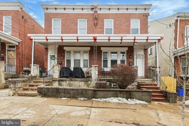 Building Photo - 441 Roxborough Ave