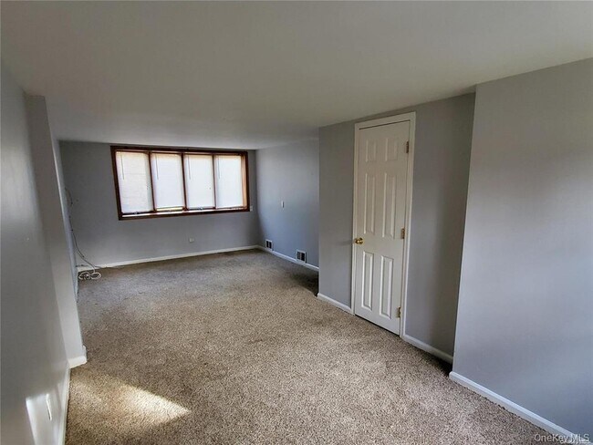 Building Photo - 28 Longhorn Ln