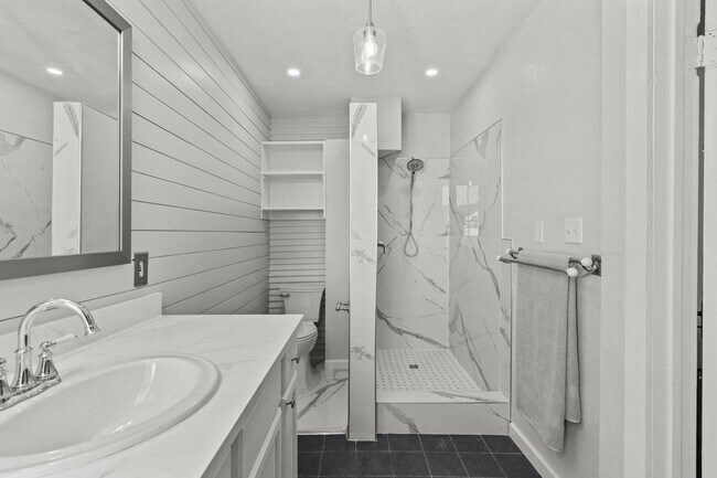 Building Photo - 611 Church St