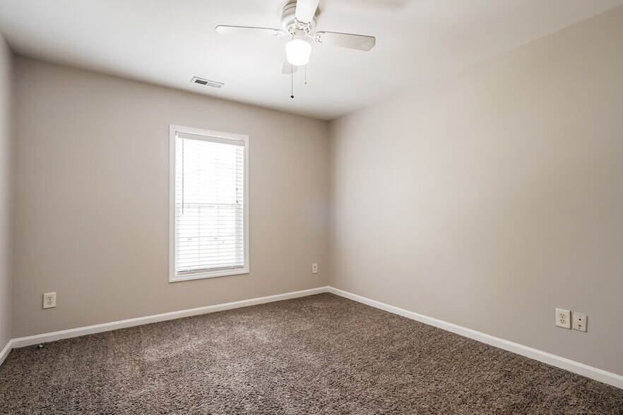 Building Photo - 3879 Pin Oak Rd