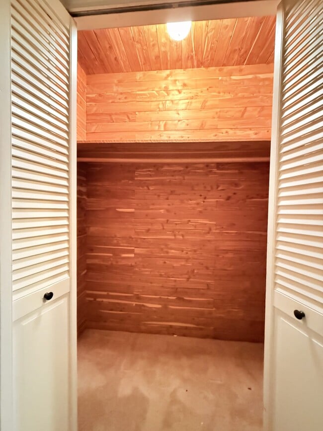 Building Photo - 1200 E Franklin St