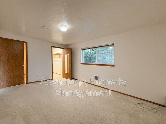 Building Photo - 240 S Monmouth Ave