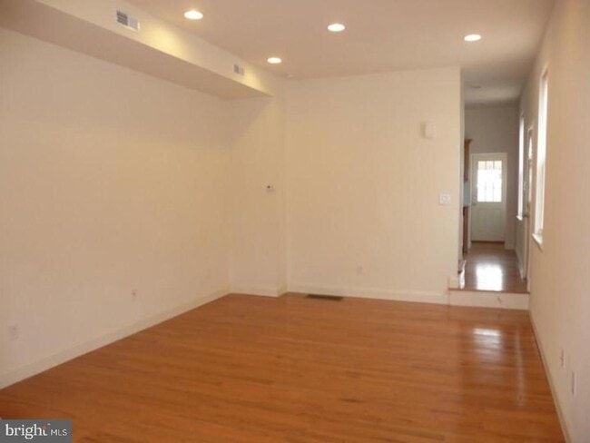 Building Photo - 2556 Memphis St