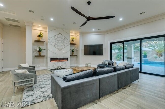 Building Photo - 794 Bolle Way