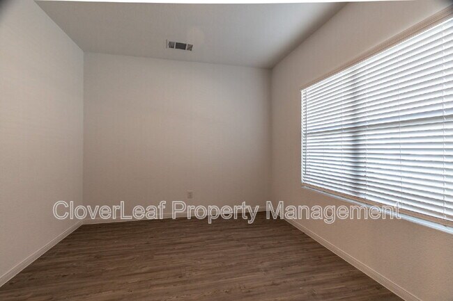 Building Photo - 422 Angel Trumpet Ct