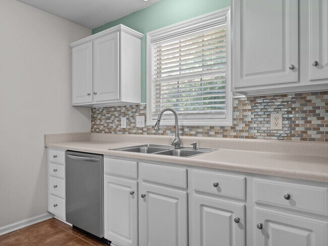 Building Photo - 305 Appaloosa Ct