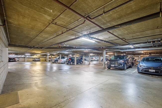 Building Photo - 449 N Catalina Ave