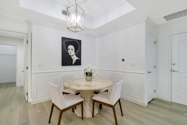 Building Photo - 801 S Olive Ave