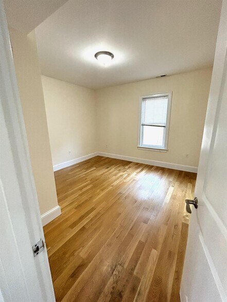 Building Photo - 57 Greenleaf Ave